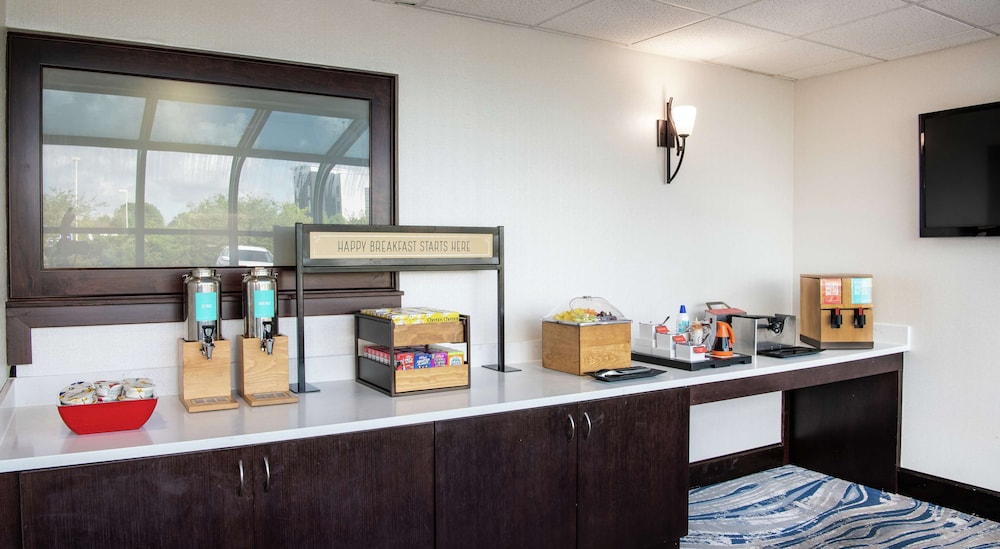Hampton Inn Cleveland Solon - photo 42