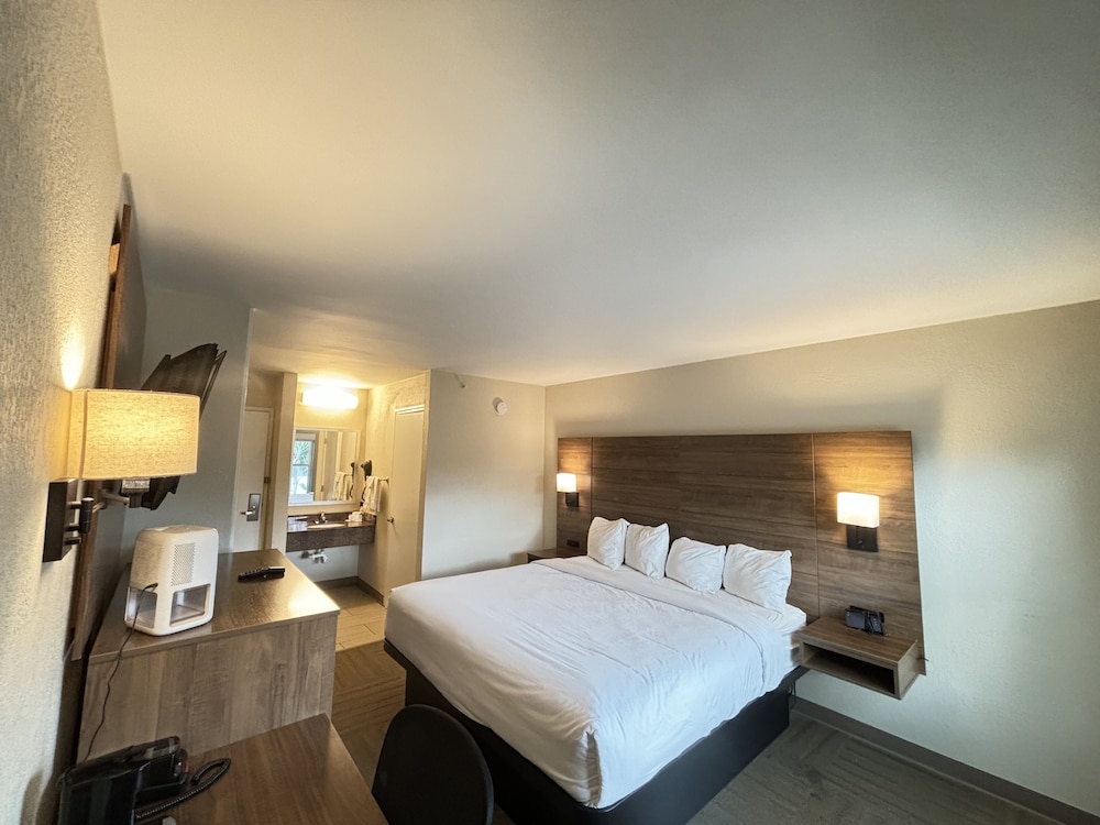 Baymont by Wyndham Lake Park Valdosta I 75 - photo 16