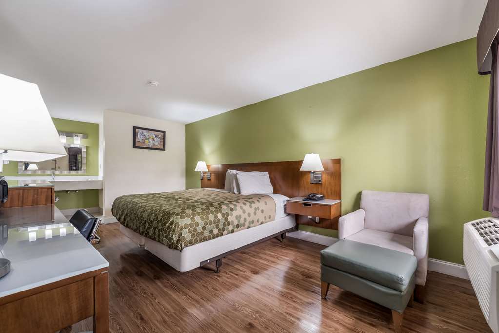 Econo Lodge Atlanta Airport East - photo 24