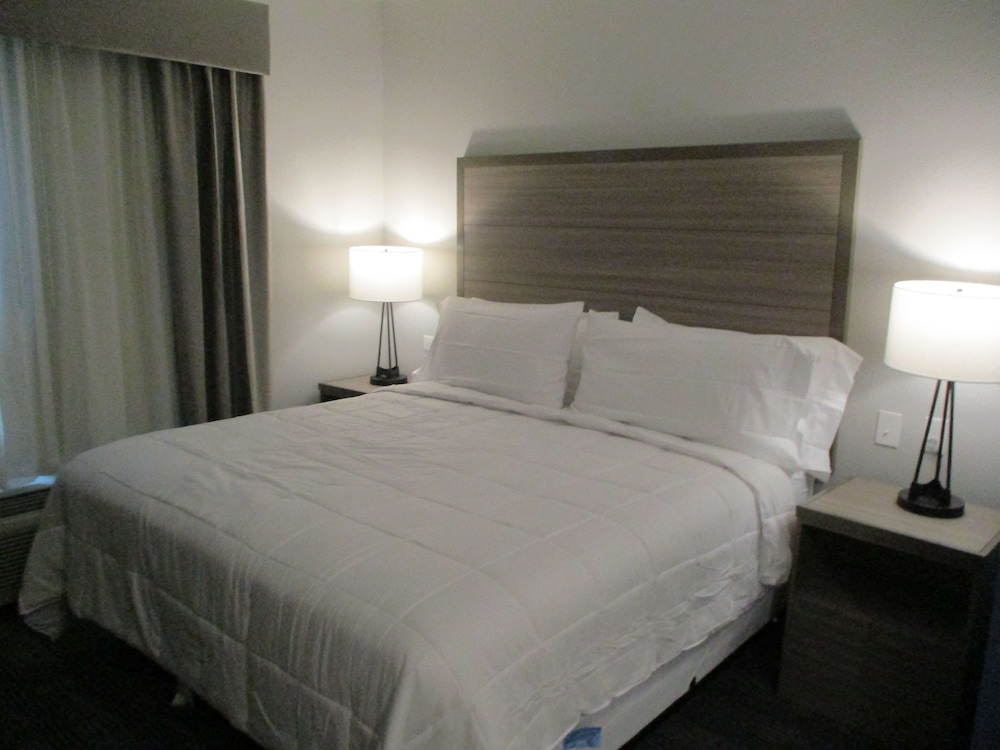 Merica Inn & Suites - photo 4