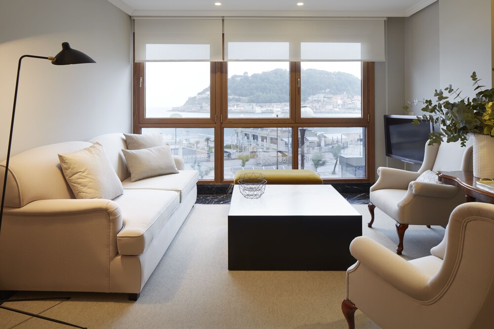 Playa de La Concha 5 Apartment by FeelFree Rentals — 4-Star Luxury Hotel in San Sebastian, Spain