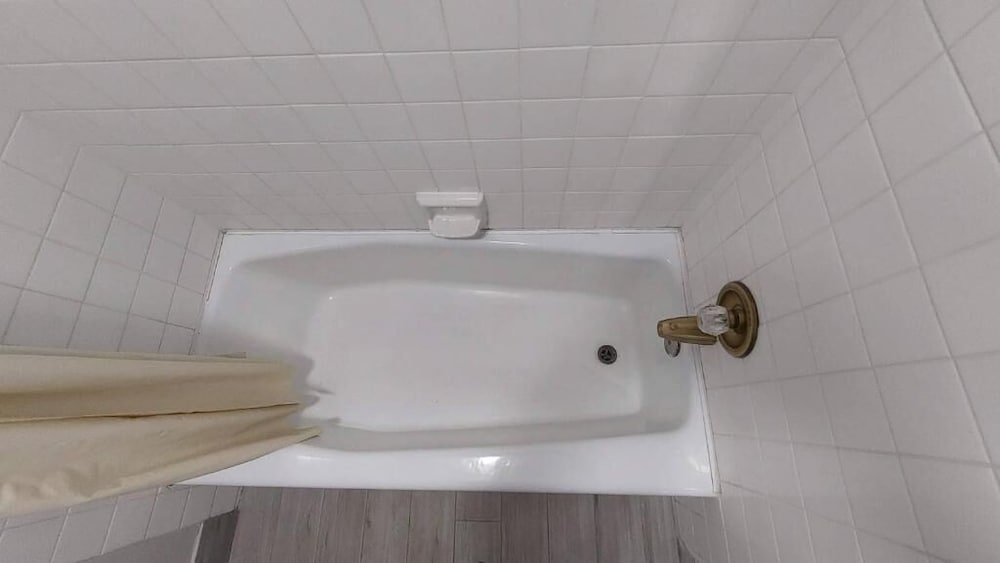 Regency Inn Norco - photo 12