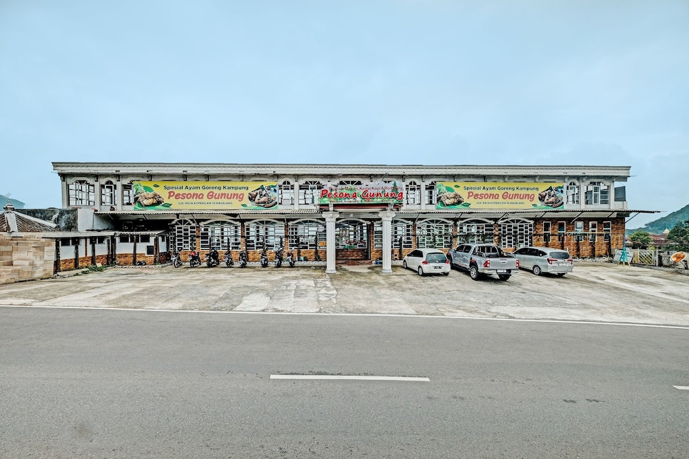 Capital O 92276 Hotel Pesona Gunung in Magelang, Indonesia