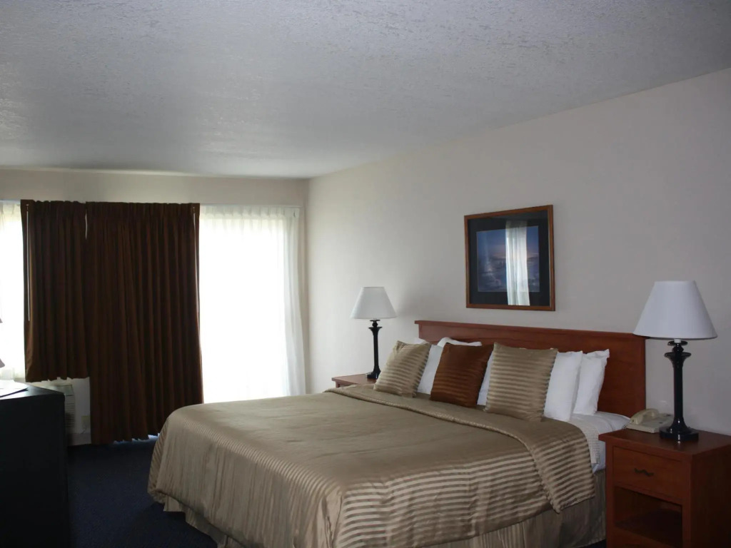 Magnuson Grand Lakefront - photo 7