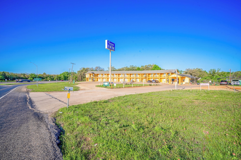 Regency Inn By OYO Rockdale TX - photo 52