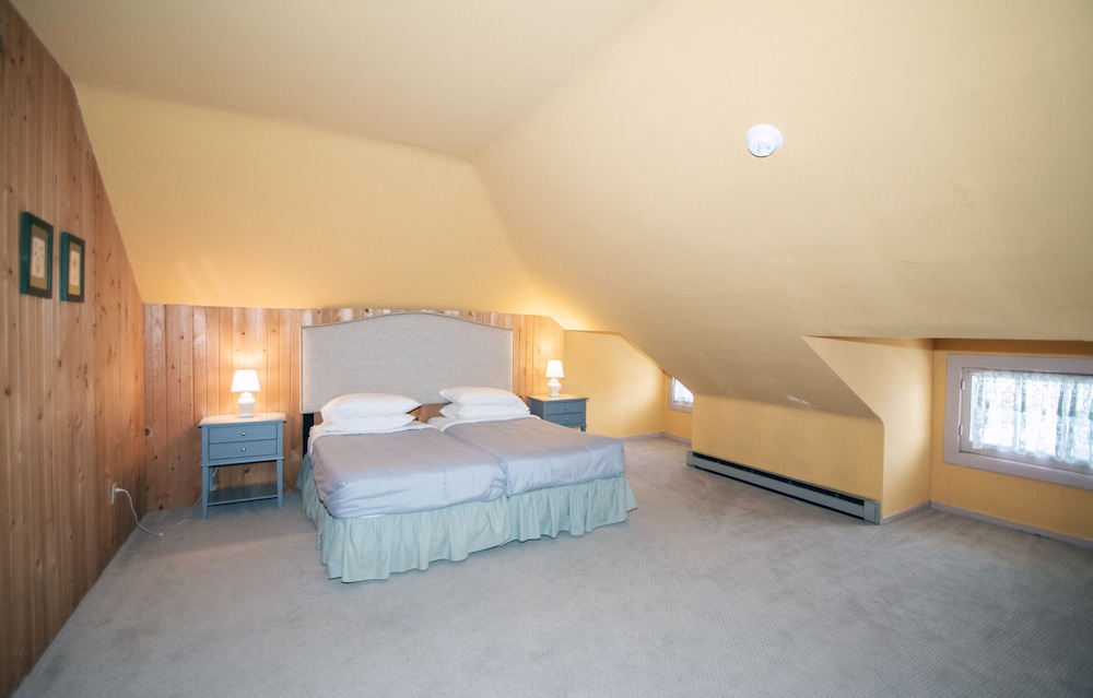 Looking Glass Inn - photo 33