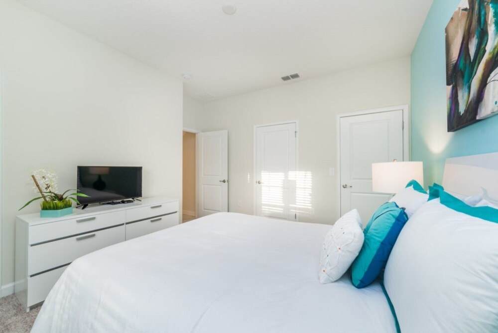 Rent a Luxury Townhome on Storey Lake Resort Minutes From Disney Orlando Townhome 1004 - photo 7