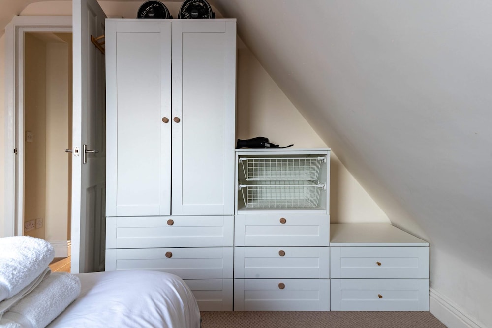 Beautiful Two Bedroom Abode In Clapham — 4-Star Luxury Hotel in London, United Kingdom