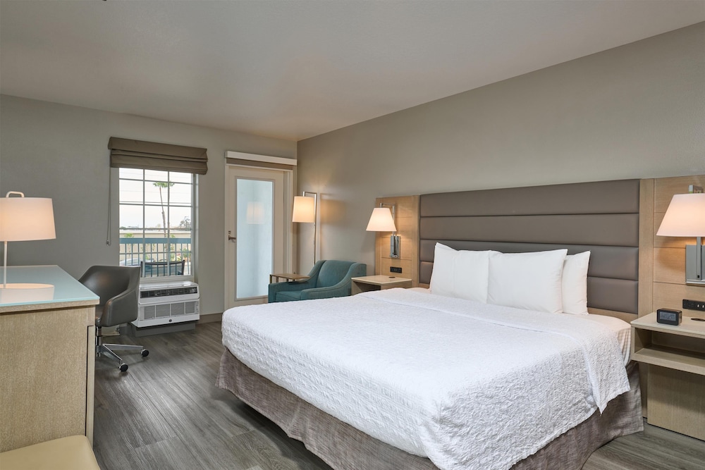 Hampton Inn & Suites Hermosa Beach - photo 17