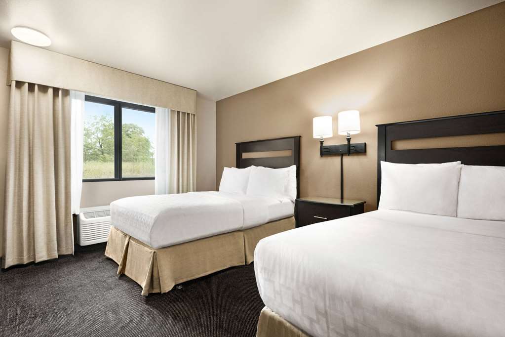 Baymont by Wyndham Hearne - photo 25