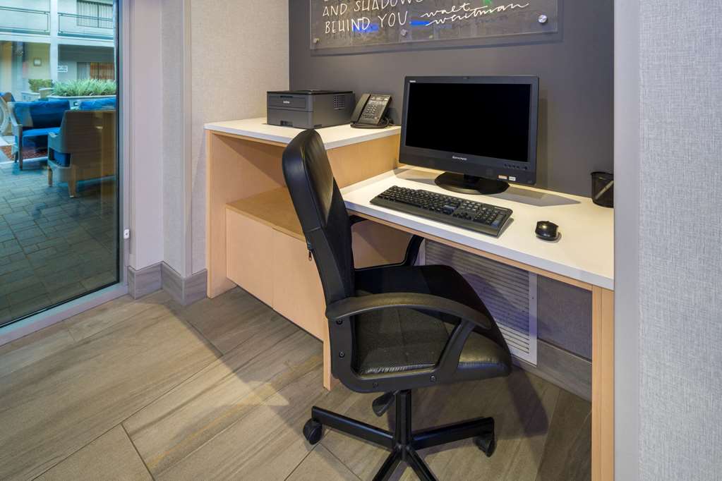 La Quinta Inn & Suites by Wyndham Orange County Airport - photo 34