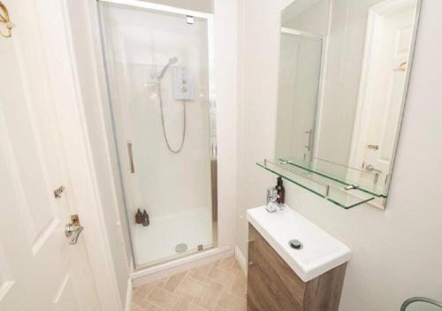 Pelican Stylish 2 Bed Apartment Close To Beach & Town