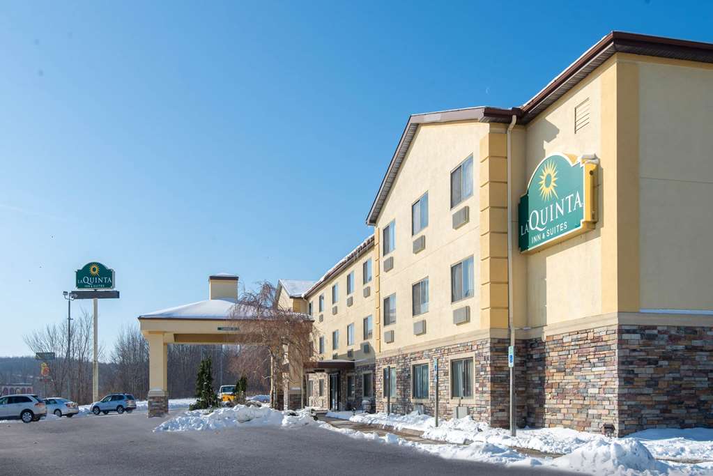 La Quinta Inn & Suites by Wyndham Erie - photo 5