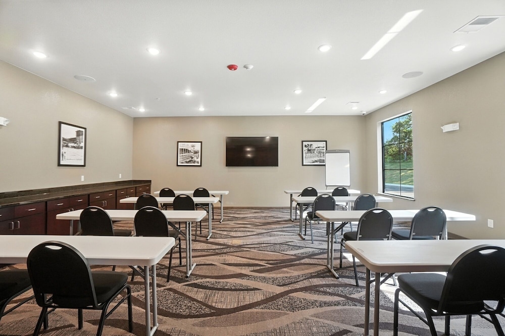 Cobblestone Hotel & Suites Bellefontaine - photo 88