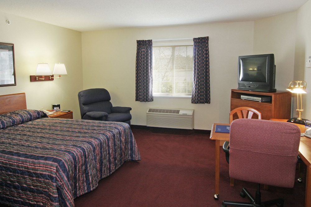 Candlewood Suites Newport News Yorktown an IHG Hotel - photo 3