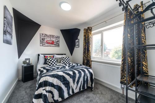 Aseda 4 BedRoom Private Parking Game Zone Pool table Garden Home — 4-Star Luxury Hotel in Kingston Upon Hull, United Kingdom