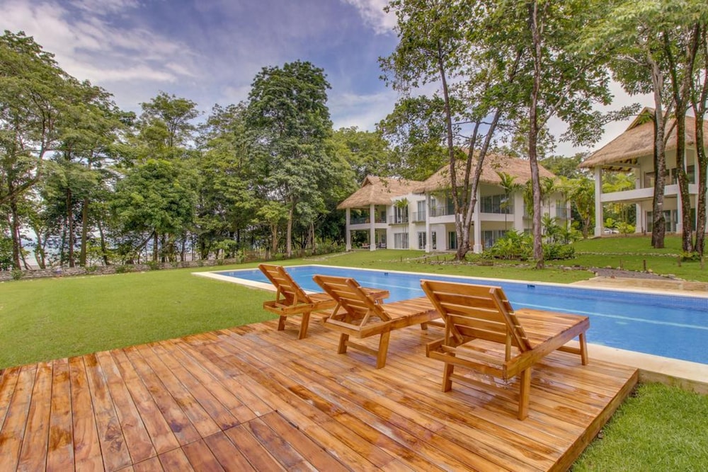 Pavones Point — 4-Star Luxury Hotel in Puntarenas, Costa Rica