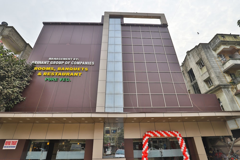 Oyo 27633 Hotel Dan in Vapi, India