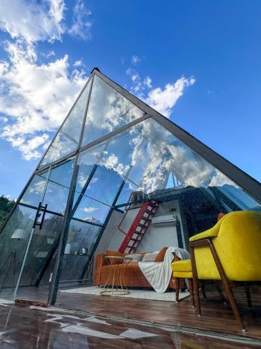 Aayna Stays - carbon neutral hotel in Manali