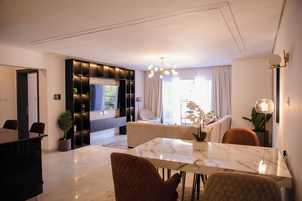 Grand Premiere 2 Bed by YourHost