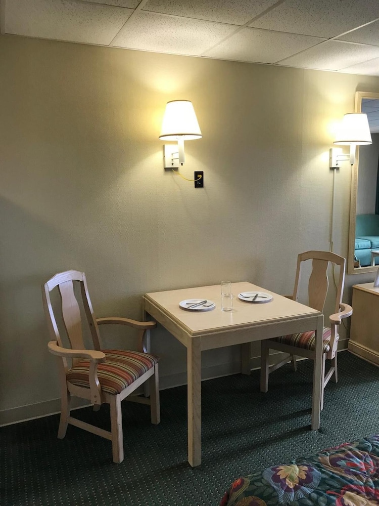 Surf Inn Suites - photo 19