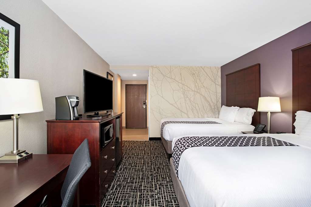 La Quinta Inn & Suites by Wyndham Denver Aurora Medical - photo 15