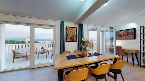 Villa Nono Penthouse Apartment — 4-Star Luxury Hotel in Podstrana, Croatia