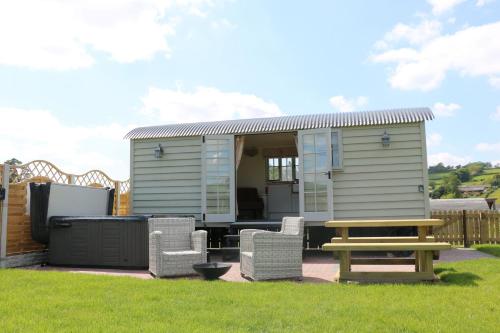 Sunflower - carbon neutral hotel in Rhayader