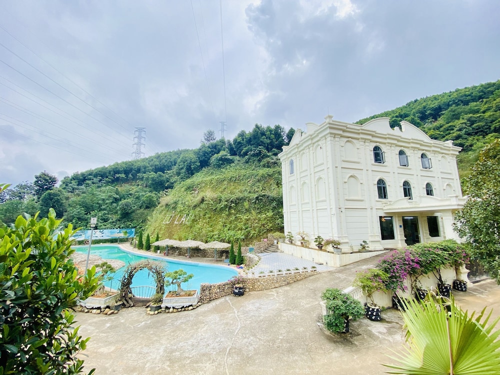 Khu du lịch sinh thái Cỏ Lau Village in Lao Cai, Vietnam