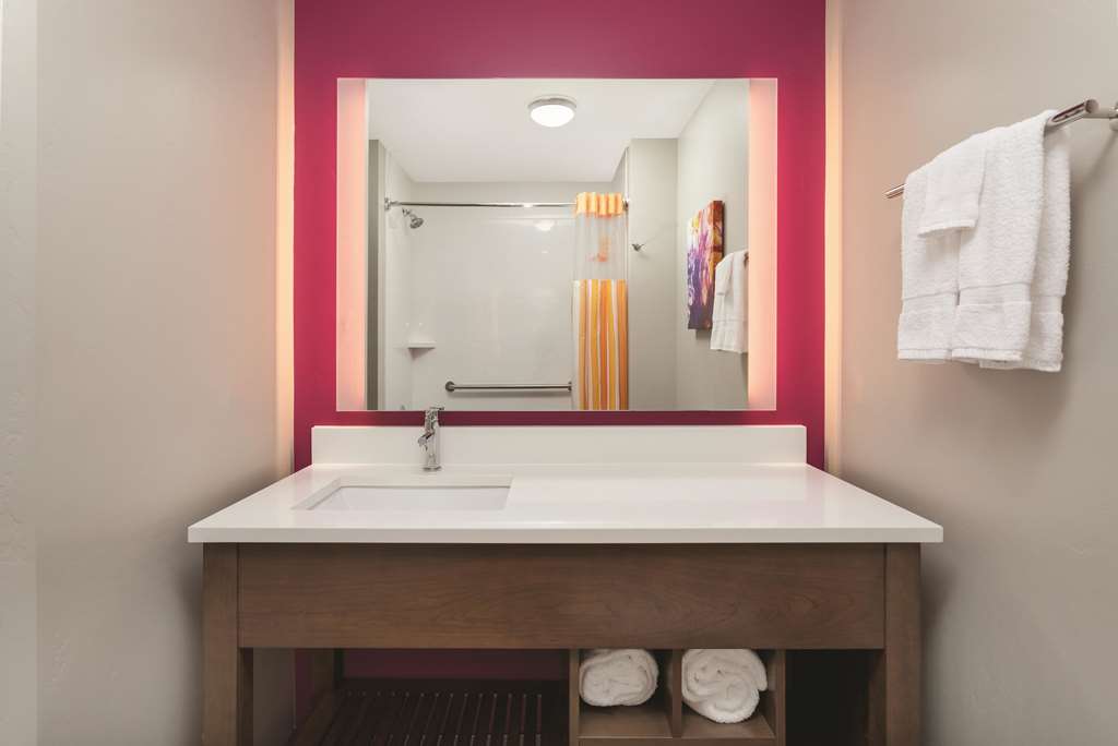 La Quinta Inn & Suites by Wyndham South Jordan - photo 9