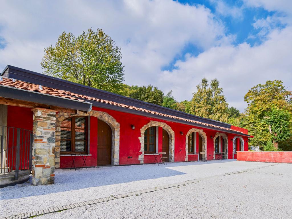 Agriturismo Cascina Mirandola — 4-Star Luxury Hotel in Como, Italy