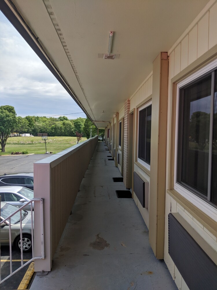 Super 8 Altamont - photo 10
