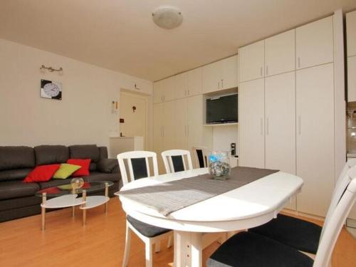 Apartment Charming Arena One Bedroom Apartment with Terrace and Sea View
