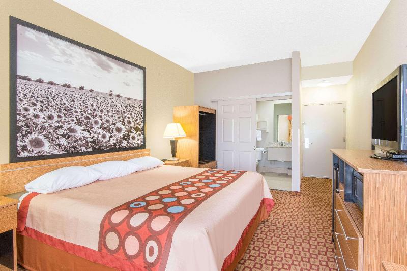 Super 8 by Wyndham Wichita South - photo 12
