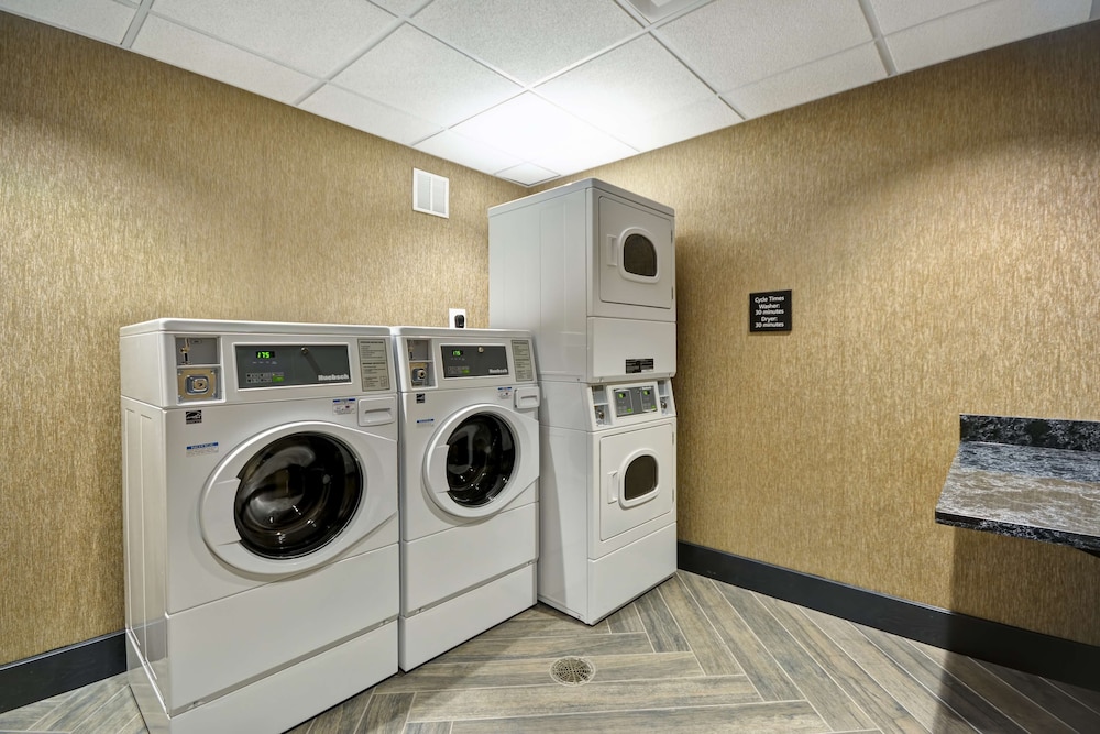 Hampton Inn & Suites Detroit Warren - photo 29