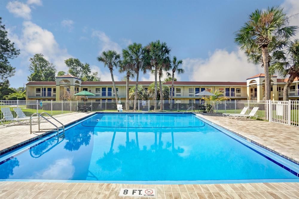 Days Inn by Wyndham Jacksonville South Memorial Hospital - photo 4
