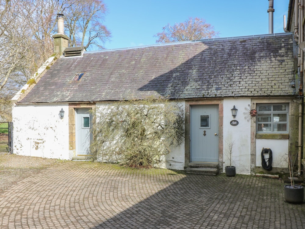 Sweetpea Cottage 10330923 — Biggar
