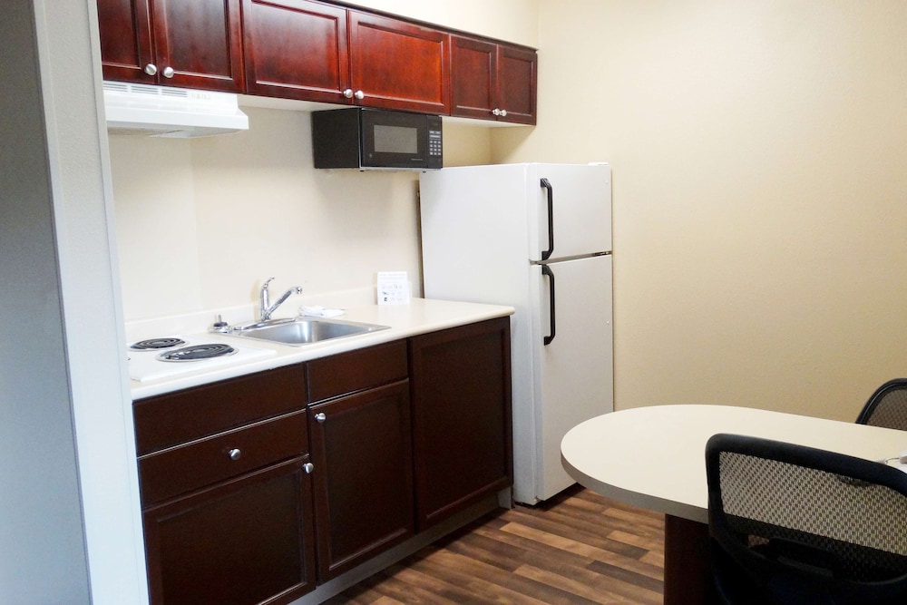 Baymont By Wyndham Auburn Hills South - photo 8
