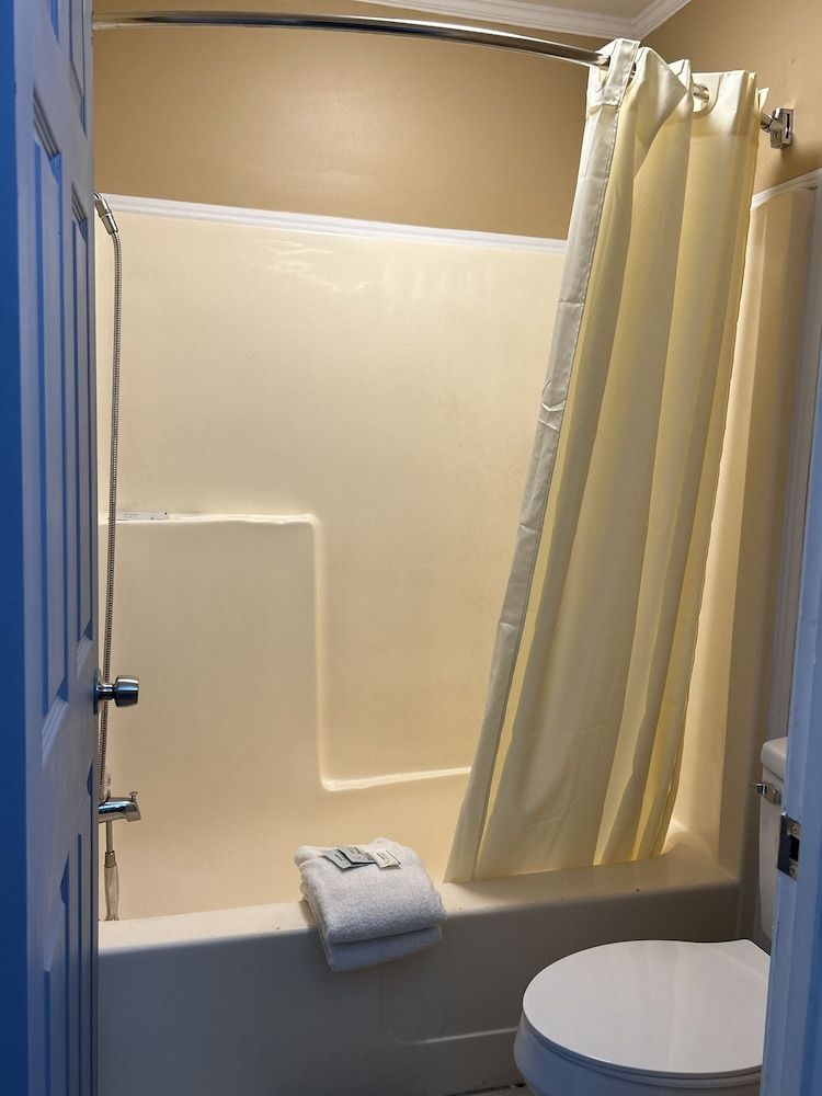 Shelaine Motel - photo 18