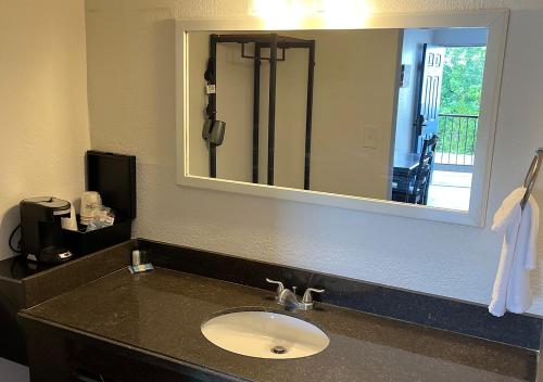Ballparks Inn - photo 11