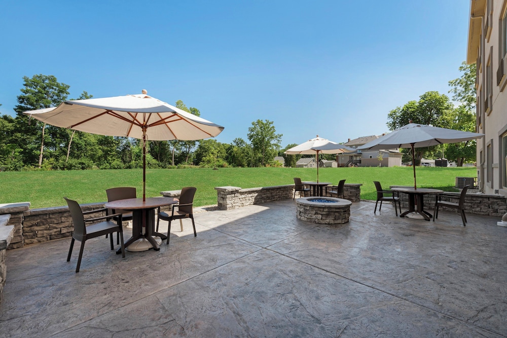 Cobblestone Hotel & Suites Urbana - photo 72