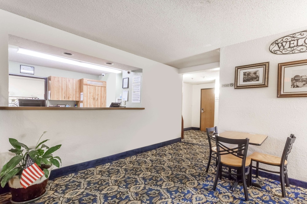 Super 8 by Wyndham Norwich - photo 2