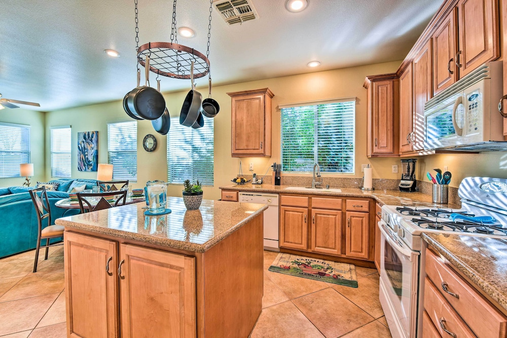 Indian Palms Resort Home w Yard & Community Perks - photo 7