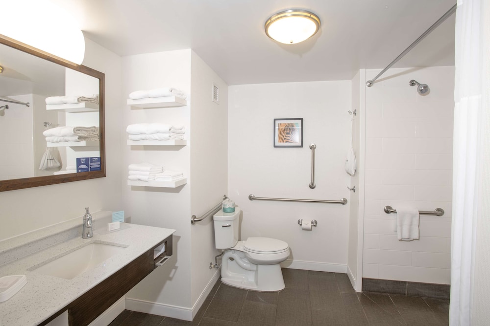 Hampton Inn & Suites Cincinnati Kenwood - photo 33