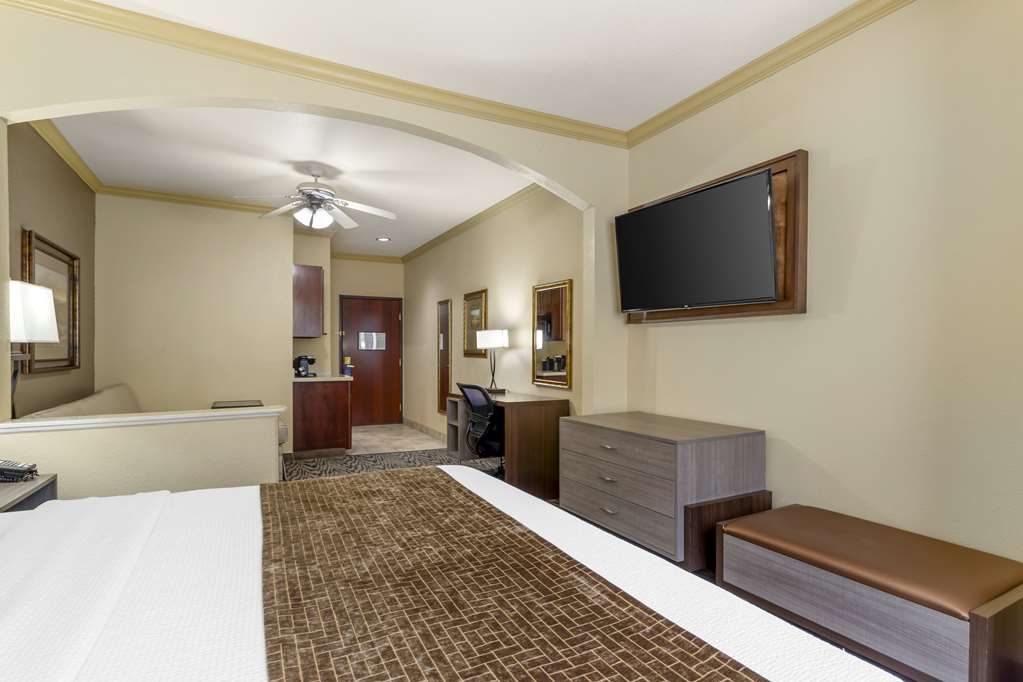 Best Western Plus Crown Colony Inn & Suites - photo 23