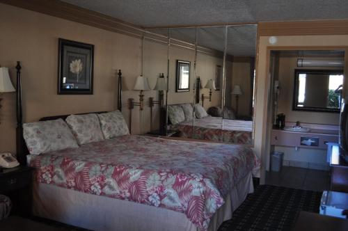 Executive Inn and Suites Springdale - photo 43