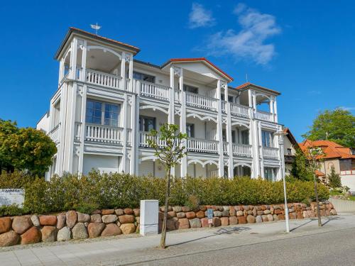 Villa Annika Penthouse WG13 mit zwei Balkonen und IR Sauna — 4-Star Luxury Hotel in Ostseebad Sellin, Germany