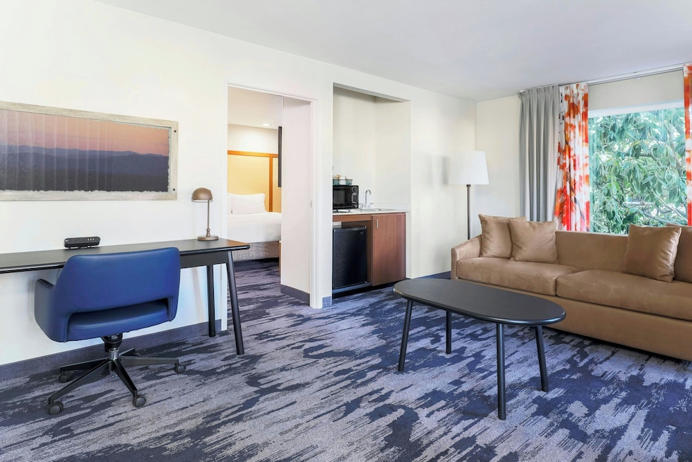 Fairfield Inn & Suites by Marriott San Jose Airport - photo 8