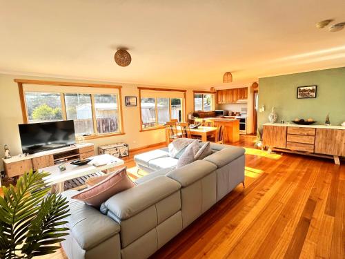 The Hazards Beach Escape in Coles Bay, Australia