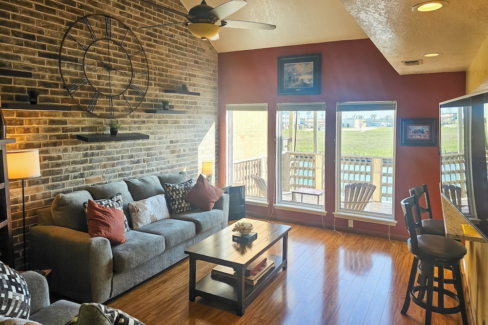Boat Slip Access North Padre Island Condo — 4-Star Luxury Hotel in Corpus Christi, United States